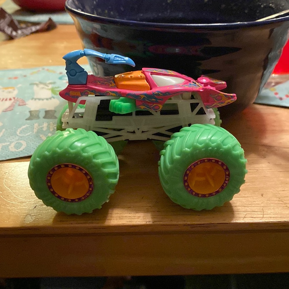 Scorpion monster truck